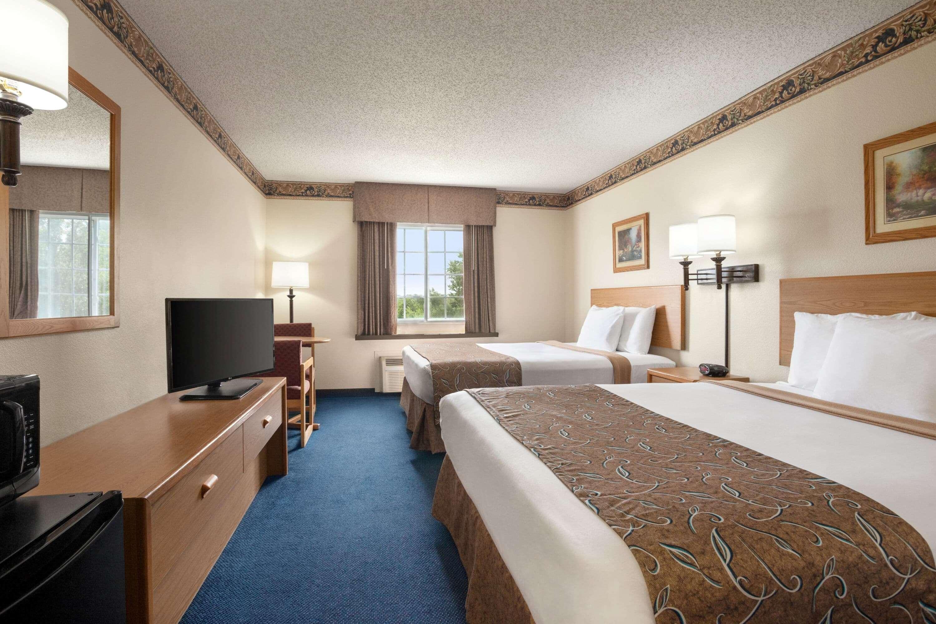 Travelodge By Wyndham Fort Scott Exterior photo