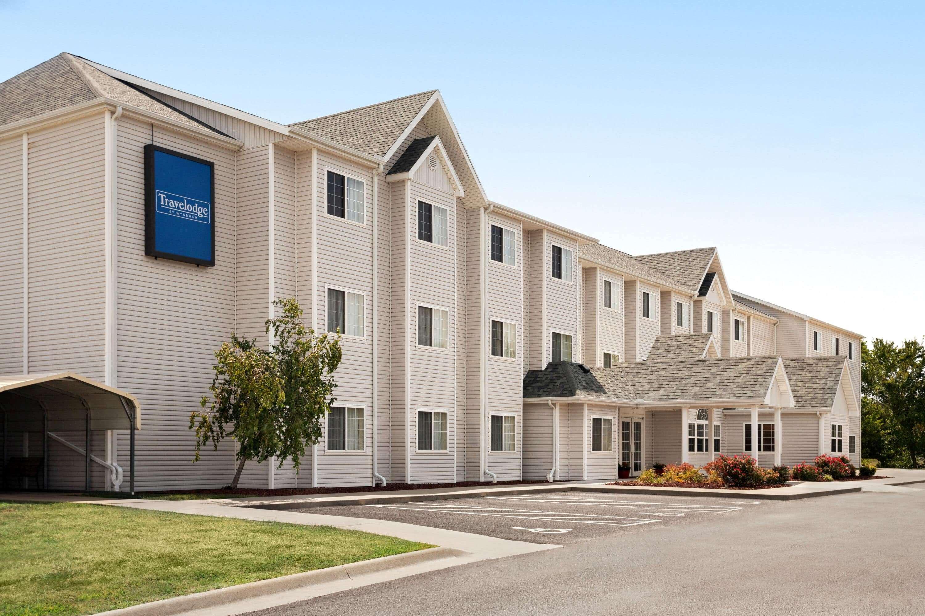 Travelodge By Wyndham Fort Scott Exterior photo