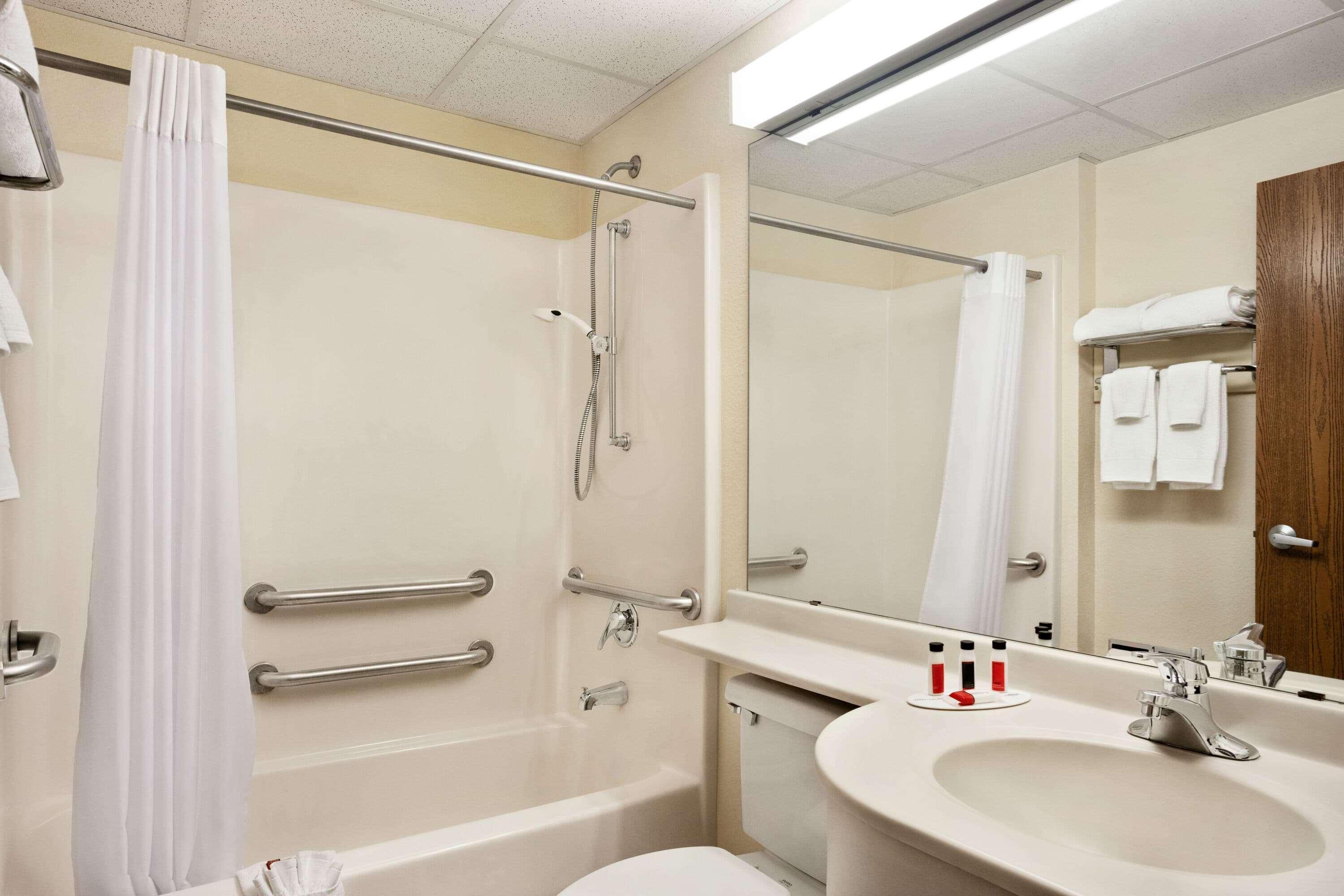 Travelodge By Wyndham Fort Scott Exterior photo