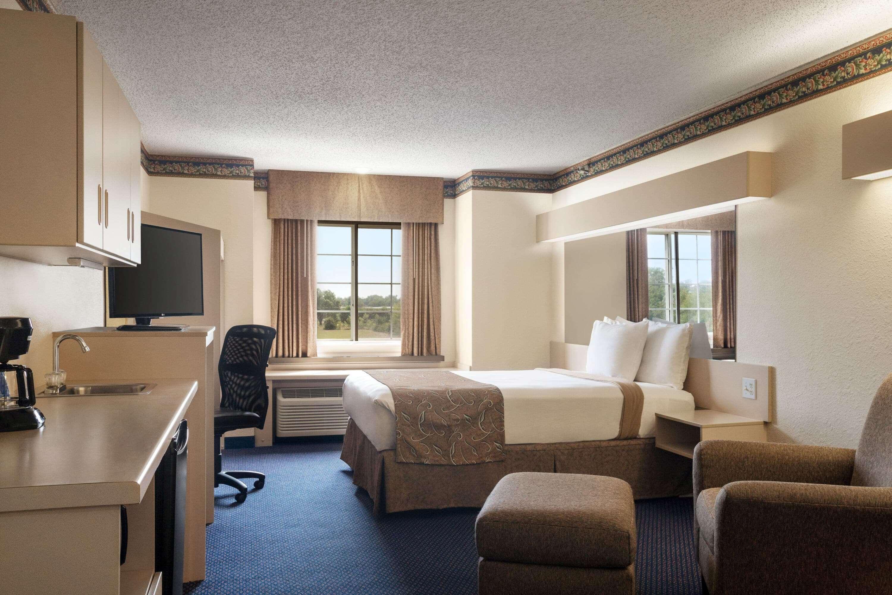 Travelodge By Wyndham Fort Scott Exterior photo