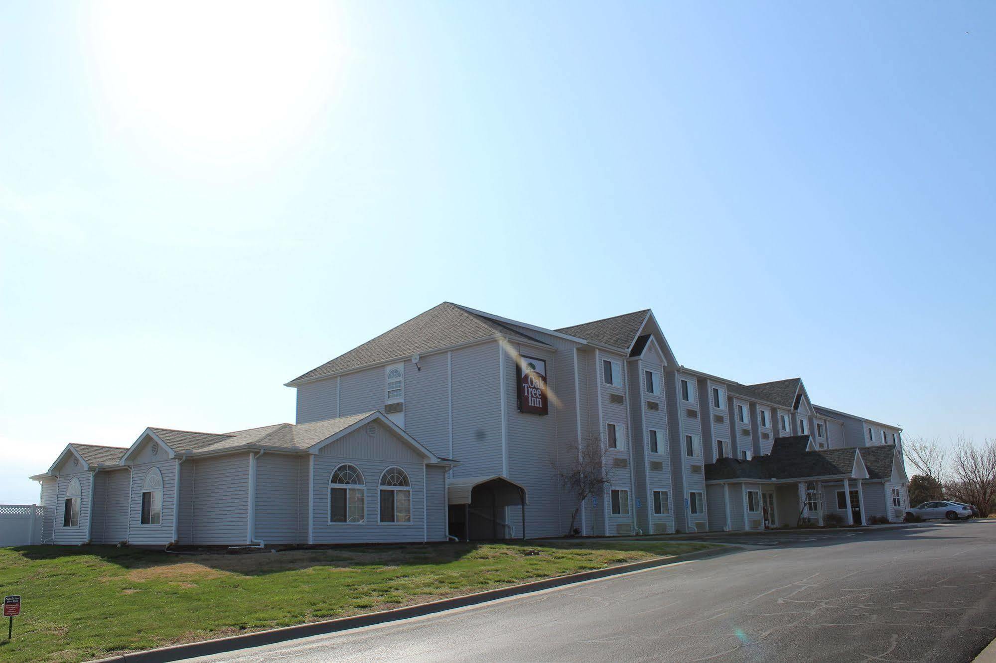 Travelodge By Wyndham Fort Scott Exterior photo