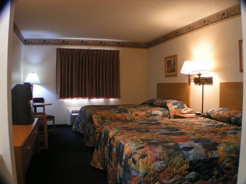 Travelodge By Wyndham Fort Scott Exterior photo