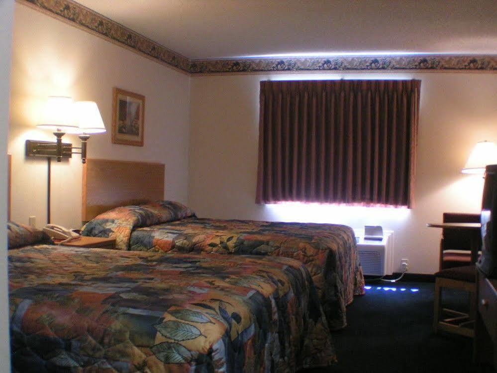 Travelodge By Wyndham Fort Scott Exterior photo