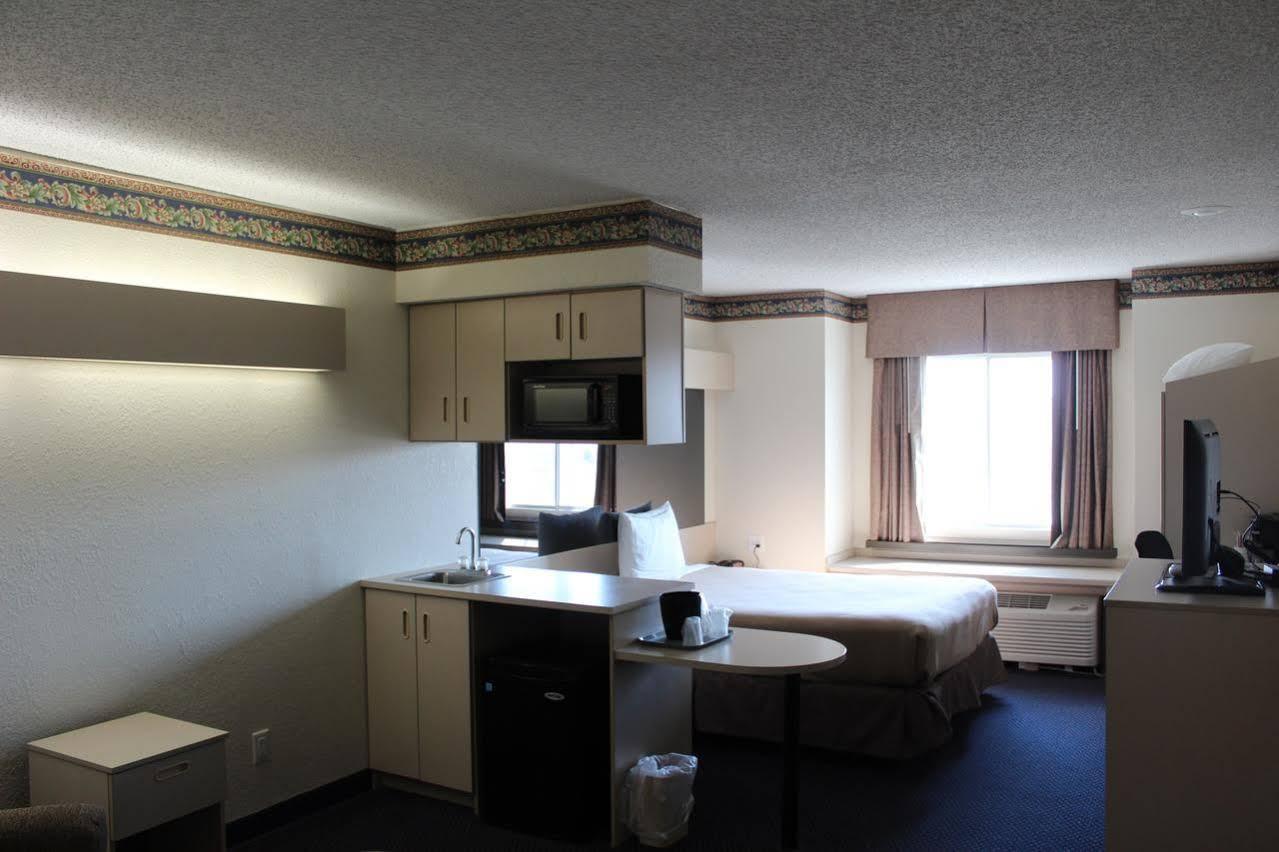 Travelodge By Wyndham Fort Scott Exterior photo