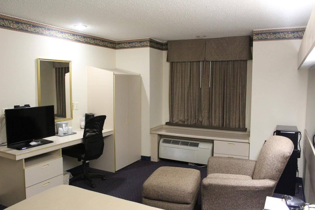 Travelodge By Wyndham Fort Scott Exterior photo